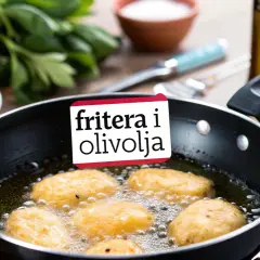Fritera i kastrull: gyllene bitar bubblar i het olja. Gröna örter och olivolja i bakgrunden.